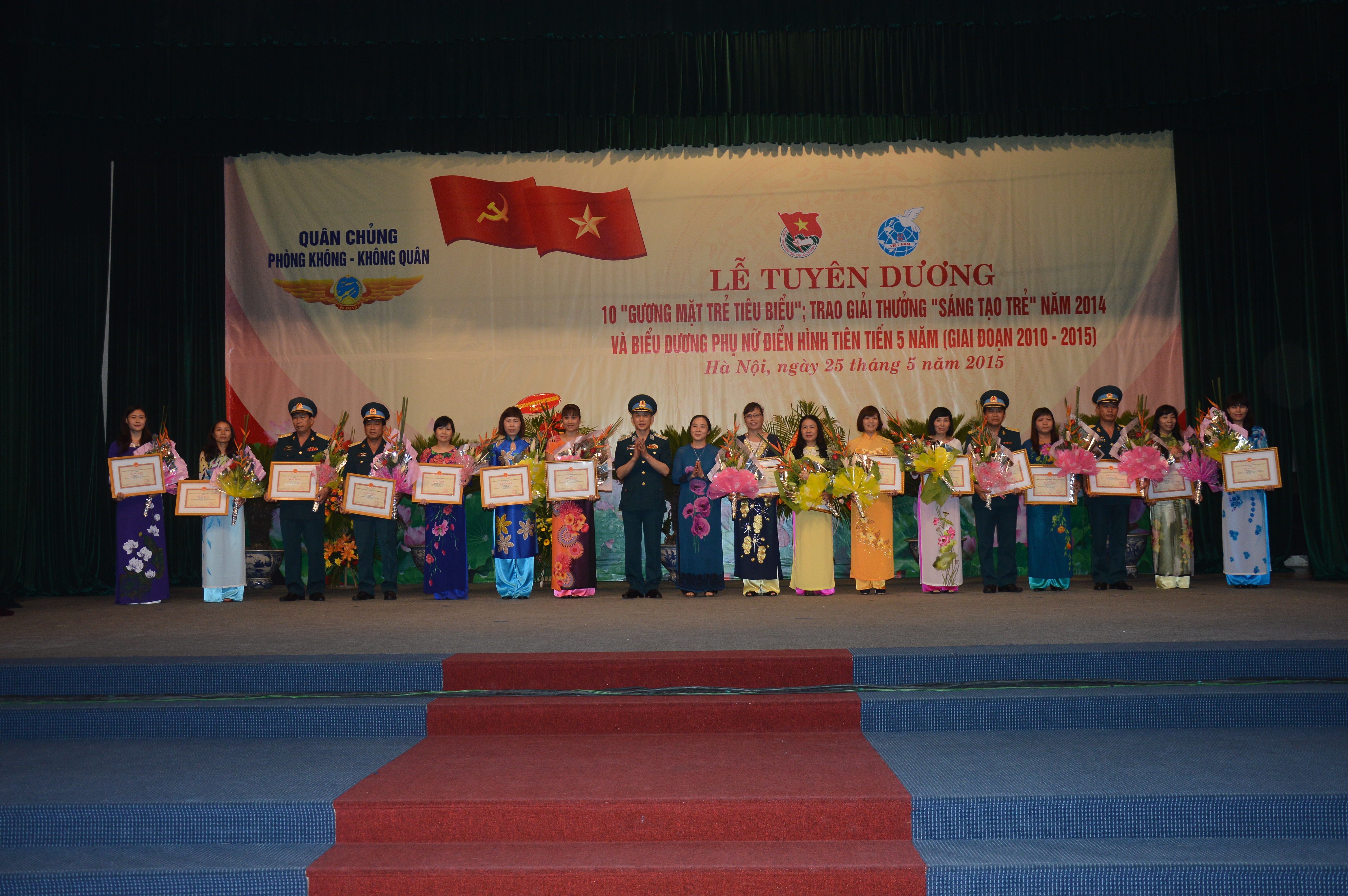  Lễ tuyên dương 10 gương mặt trẻ tiêu biểu
