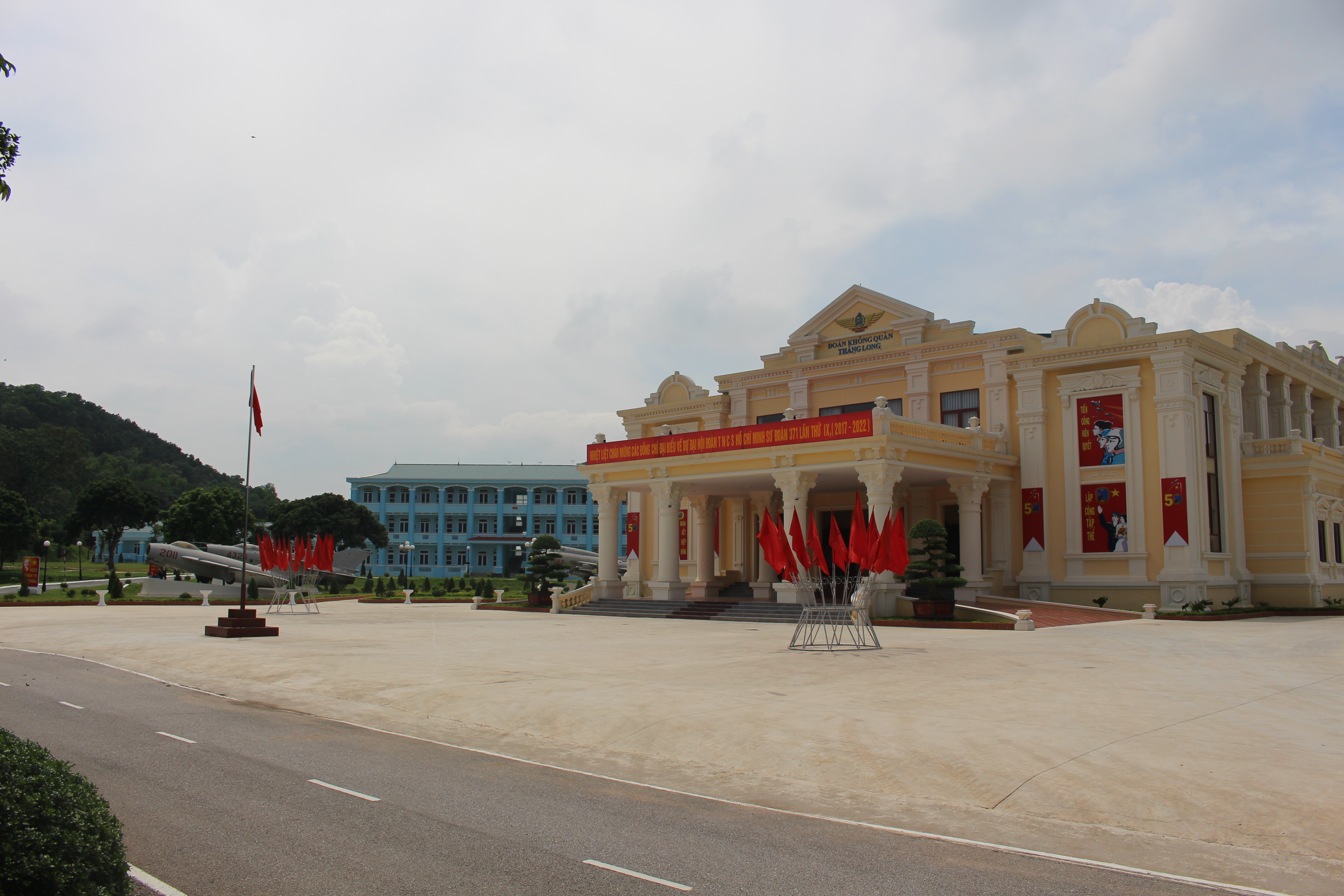  Nhà làm việc Đoàn Không quân Thăng Long